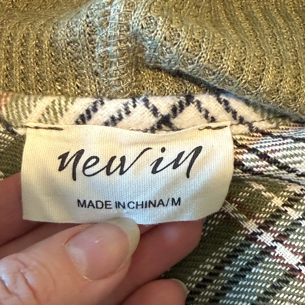 Women's Green Plaid Button-Down Hooded Shirt - Picture 8 of 10